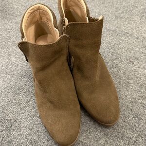 Women's Apri Gravity Brown Suede Ankle Boots